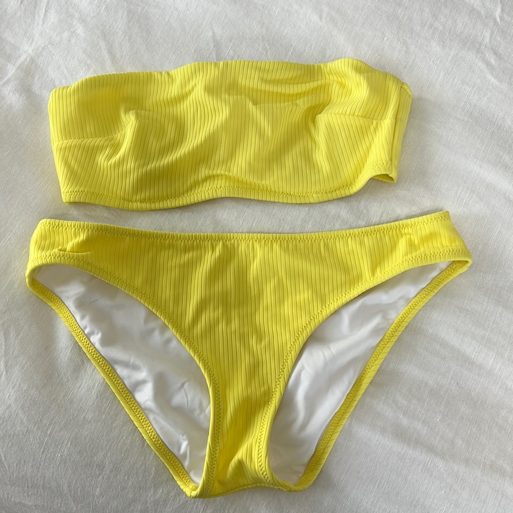 NWOT Target Shade & Shore bandeau bikini - medium bottom 34B top